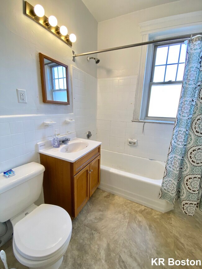 Foto del edificio - 1581 Beacon St