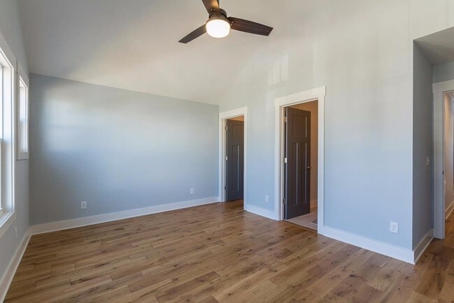 Building Photo - Private Bedroom/Bath for Rent in the Nations!