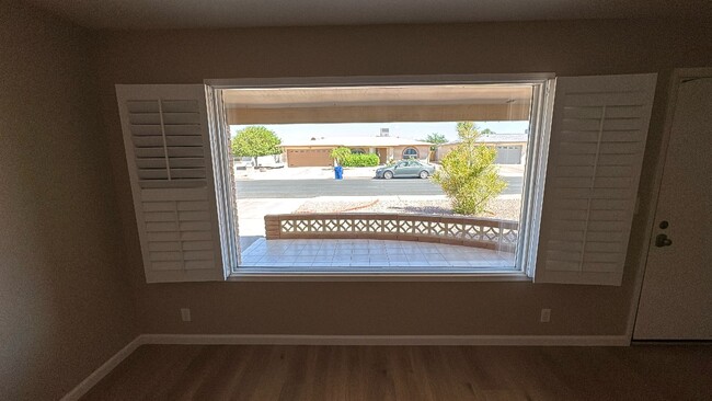 Building Photo - 2 Bed 2 Bath Home in Sunland Village- Loca...