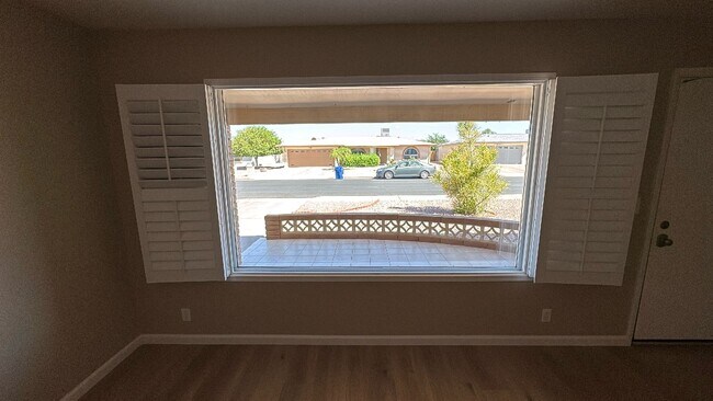 Foto del edificio - 2 Bed 2 Bath Home in Sunland Village- Loca...