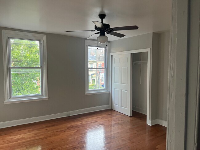 Foto del edificio - 2207 Bainbridge St