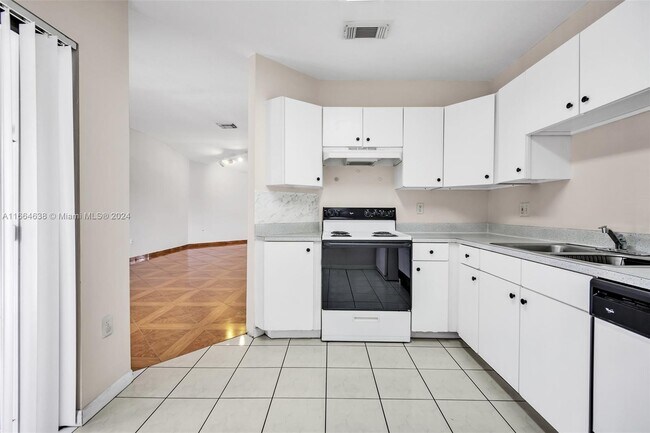 Building Photo - 9640 SW 138th Ave