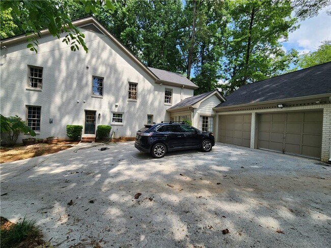 Building Photo - 943 Barton Woods Rd NE