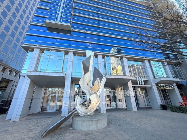 Foto del edificio - 333 W Trade St