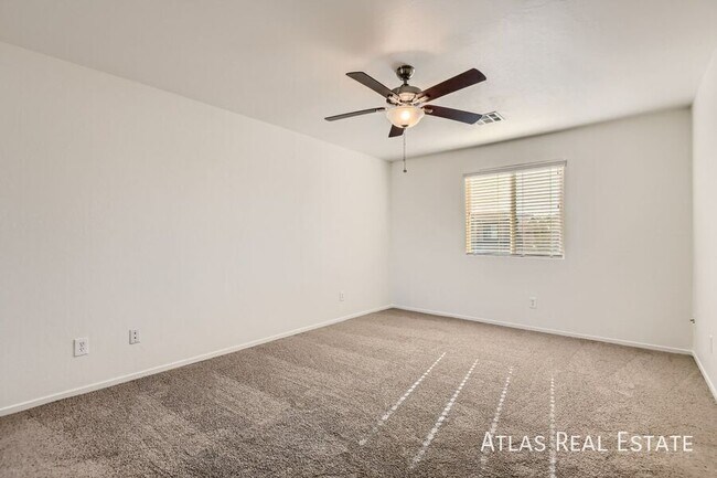 Foto del edificio - 2692 Niddrie Ave