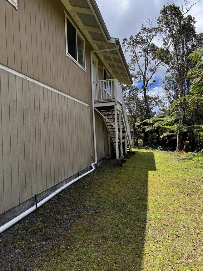 Building Photo - 11-3235-3235 Alaula St
