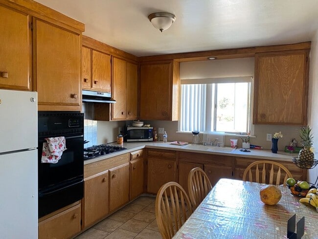 Building Photo - Quaint Apartment Complex in Santa Maria.