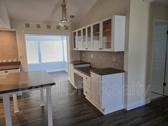 Building Photo - 1305 Fuchsia Dr