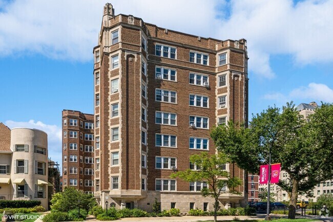 Building Photo - 6334 N Sheridan Rd