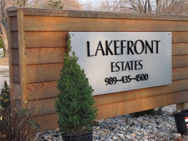 Primary Photo - 3 br, 2 bath Mobile Home - Lakefront Estat...