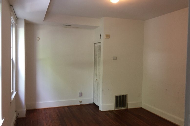 Large Living Room Main Level - 214 Ann S St