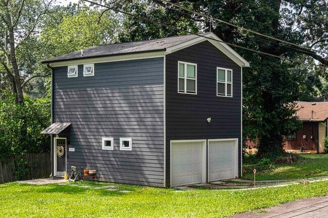 Building Photo - 2836 Tupelo St SE