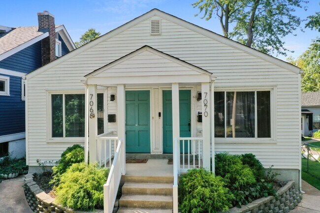 Building Photo - Chic French-ish Town-Cottage