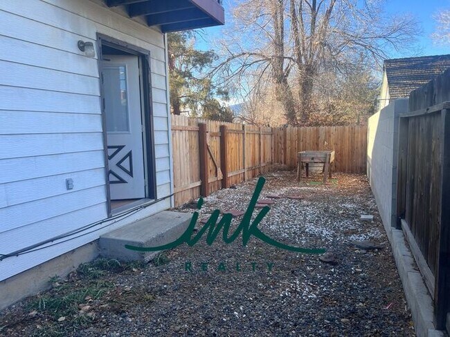 Building Photo - Lovely Gardnerville Townhome