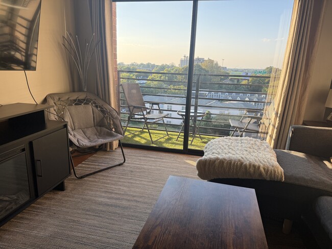 Building Photo - 715 N Church St