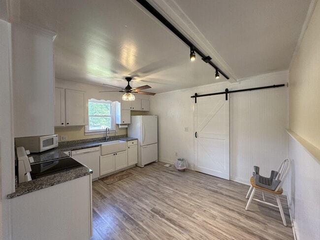 Photo - 10 N Acres Dr House