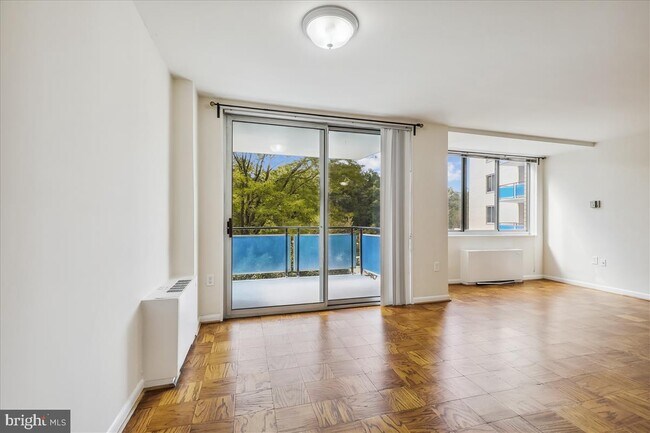 Foto del edificio - 10401 Grosvenor Pl