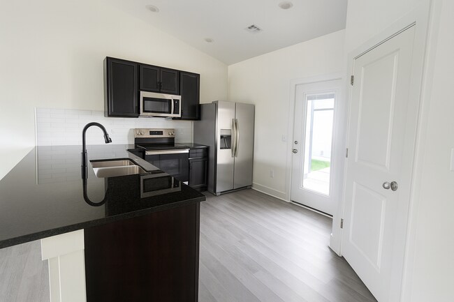 Foto del edificio - 5140/42 Chase Cir