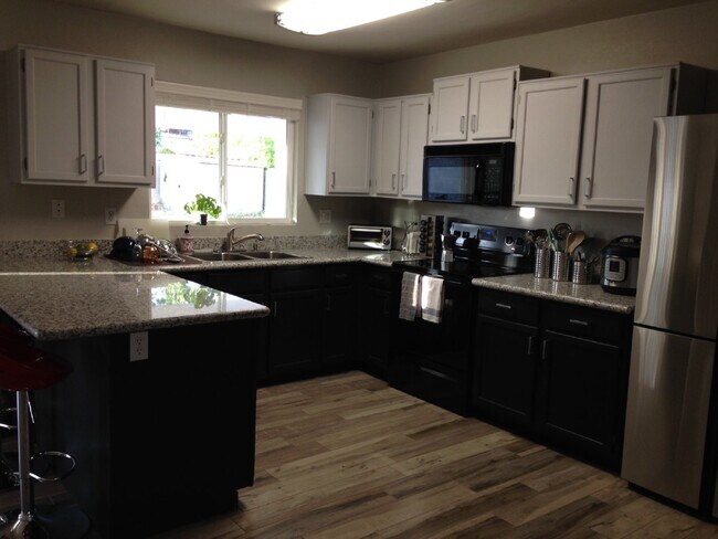 Foto del edificio - Wonderful 3bdrm 2bath Family Style Home in...