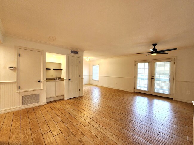 Building Photo - Second Floor Unit; Amazing College Park Lo...