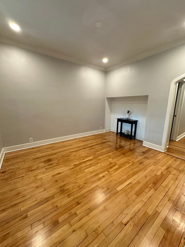 Building Photo - 3255 N Kenneth Ave
