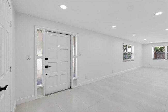 Building Photo - 2630 SW 49th Ct