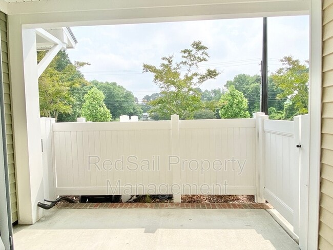 Building Photo - 707 Fishers Ct