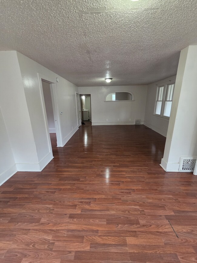 Building Photo - 1192 Maple St