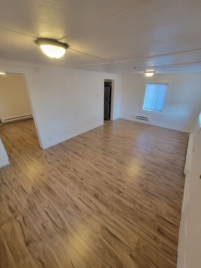 Foto del edificio - Charming 3-Bedroom Rambler Near JBLM – Mov...