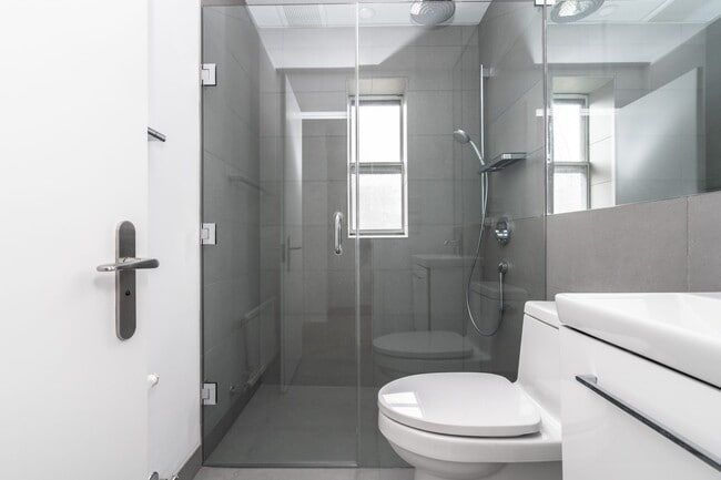 Building Photo - 55 Hendrick Ave