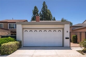 Building Photo - 3 Willow Tree Ln