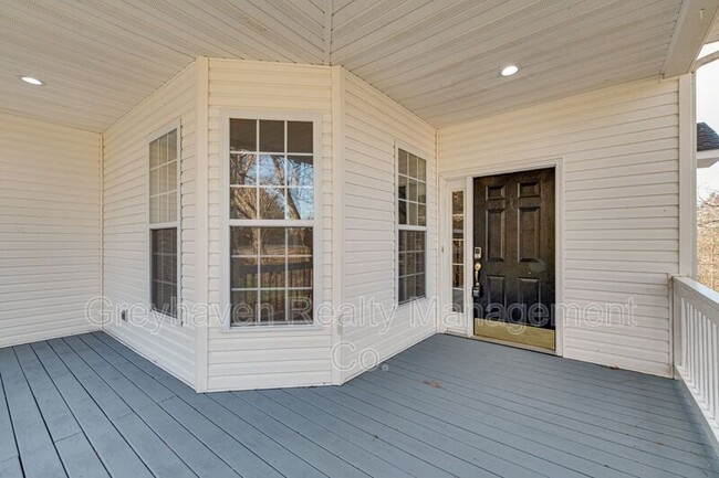 Building Photo - 6351 Sea Haven Dr