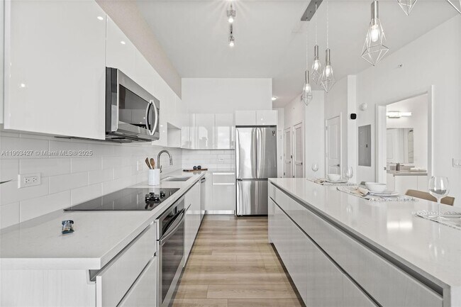 Foto del edificio - 101 Diplomat Pkwy