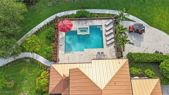 Foto del edificio - 21531 N River Rd