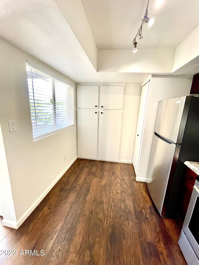 Foto del edificio - 4201 E Camelback Rd