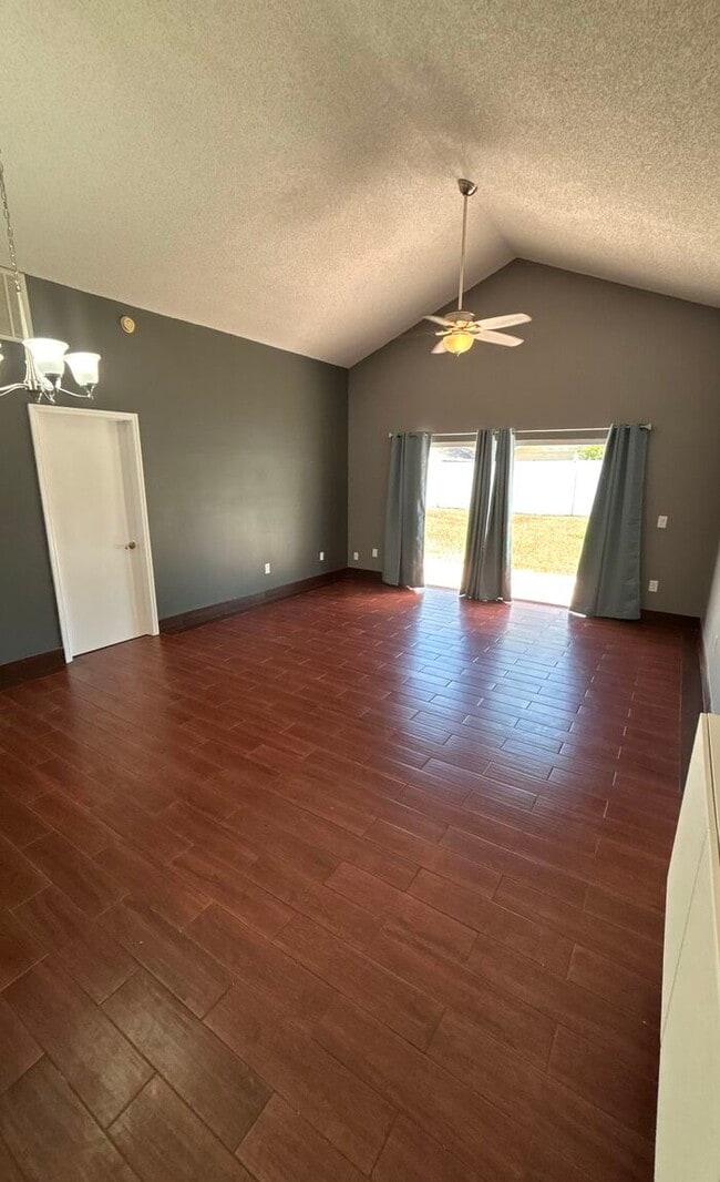 Foto del edificio - 238 Hidden Springs Cir