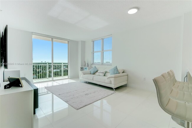 Foto del edificio - 3000 Coral Way