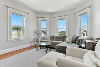 Building Photo - 166 Sydney St