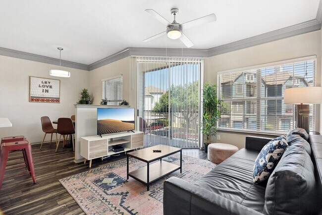 Foto del edificio - 12100 Metric Blvd