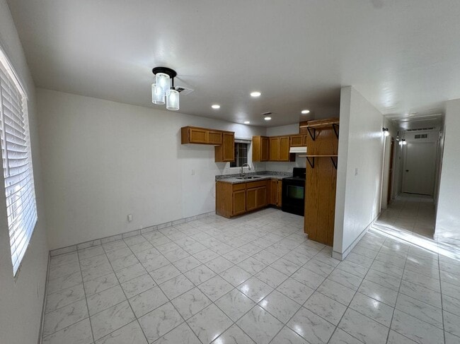 Building Photo - 726 Calle Nueva Vida