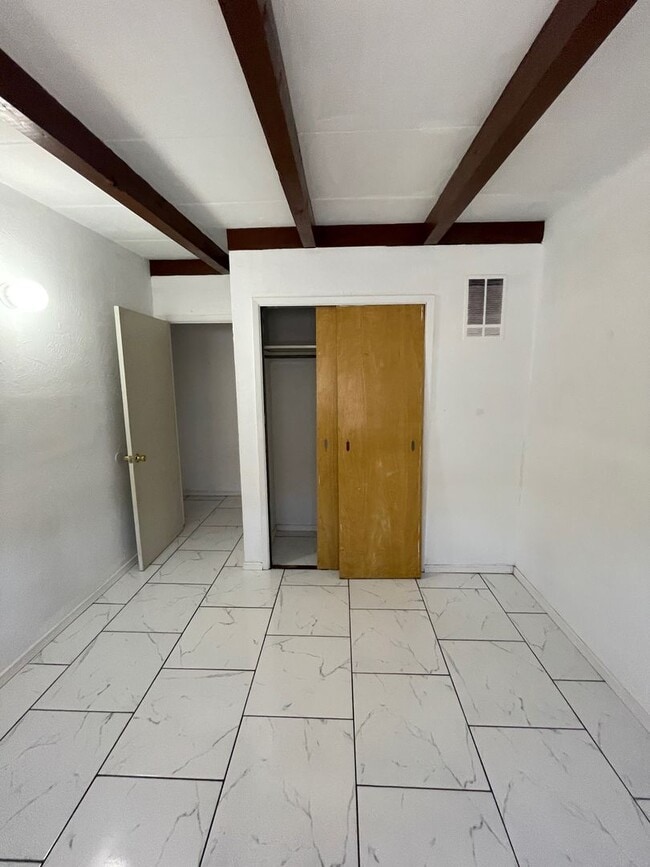 Building Photo - Great 4 Bed 1.5 Bath Home!