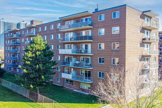 Photo du bâtiment - 53 Mcmurchy Ave N