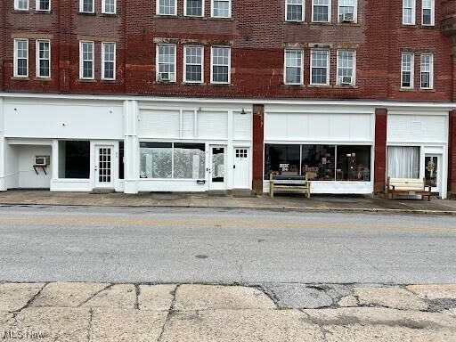 Building Photo - 315 Main St