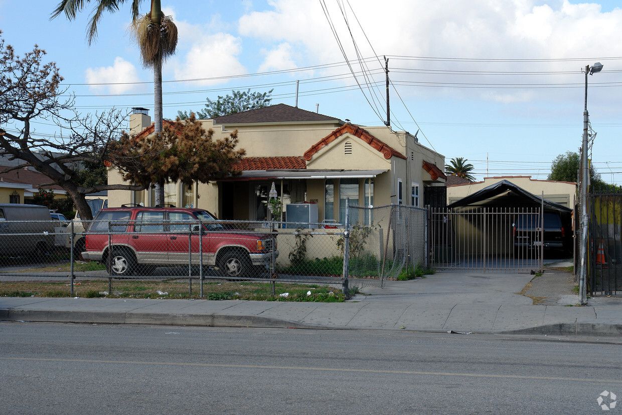 Foto principal - 10613 S Inglewood Ave