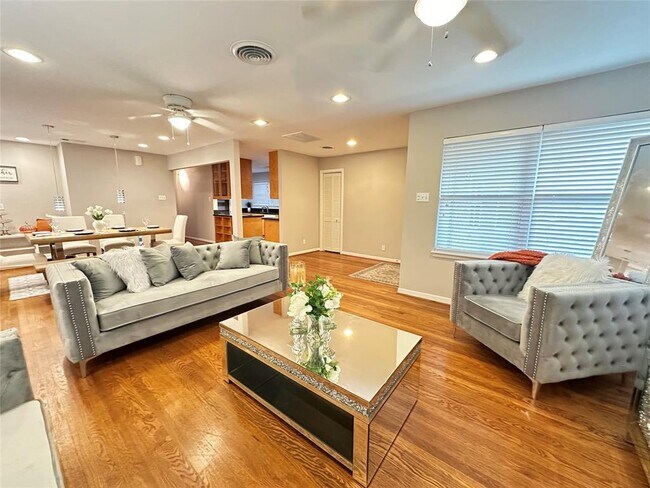 Building Photo - 4005 Nenana Dr