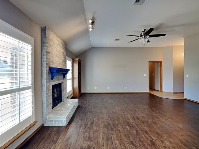 Foto del edificio - 1704 Shawnee Trail