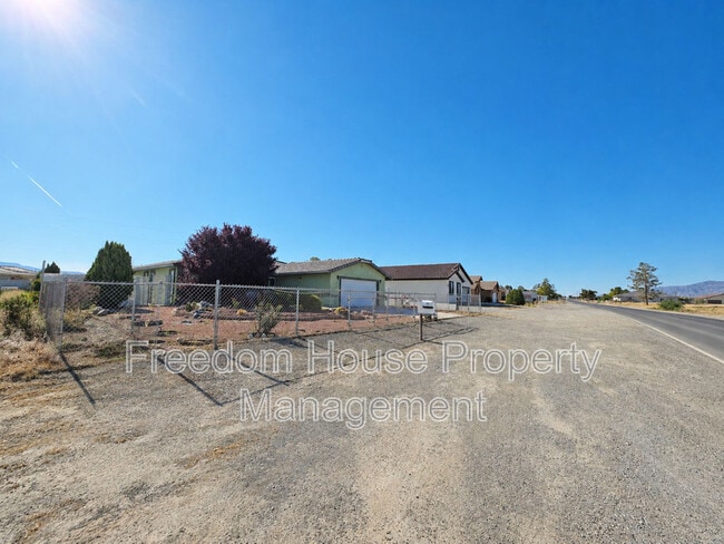 Building Photo - 3066 E Mount Charleston Dr