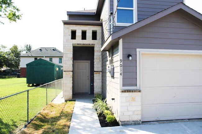 Foto del edificio - 9014 Intervale St