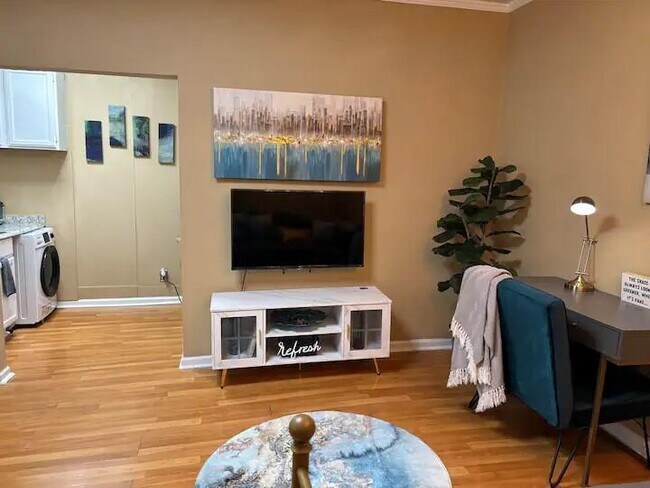 Building Photo - 576 Muse St SW