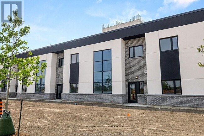 Building Photo - 4400 Laurier Pkwy